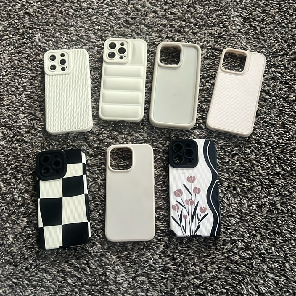 Bundle of Iphone 13 Pro cases